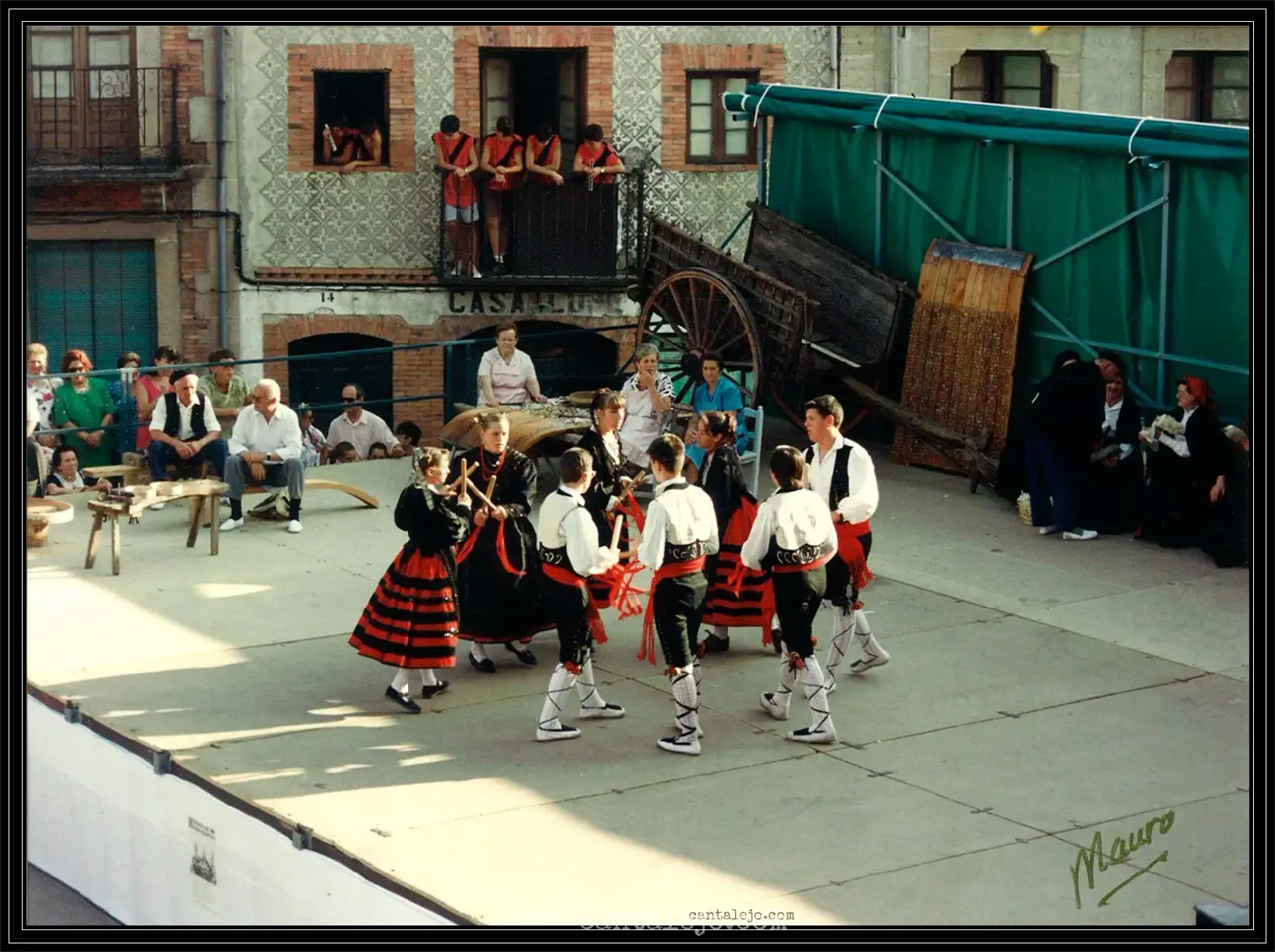 Bailes Regionales En La Plaza