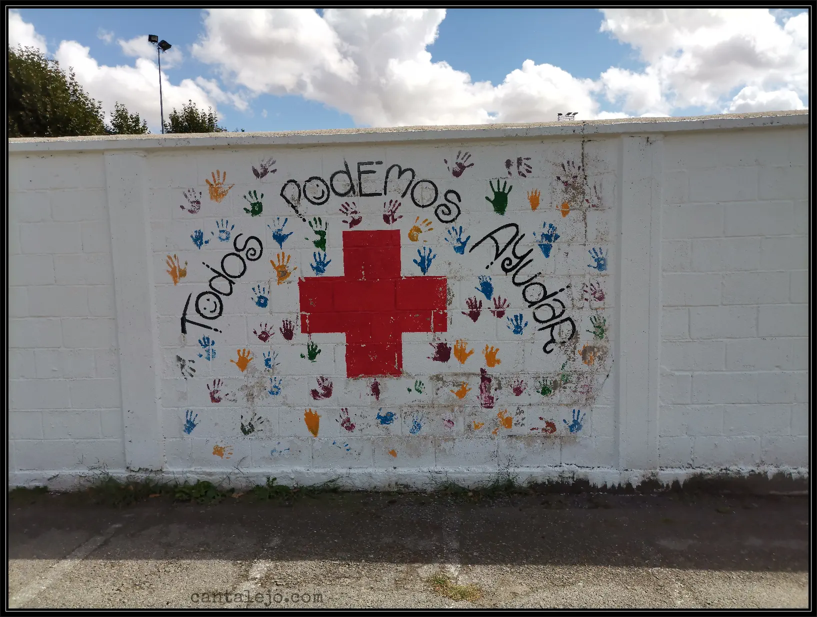Mural En Campo Del Hoyal Cruz Roja