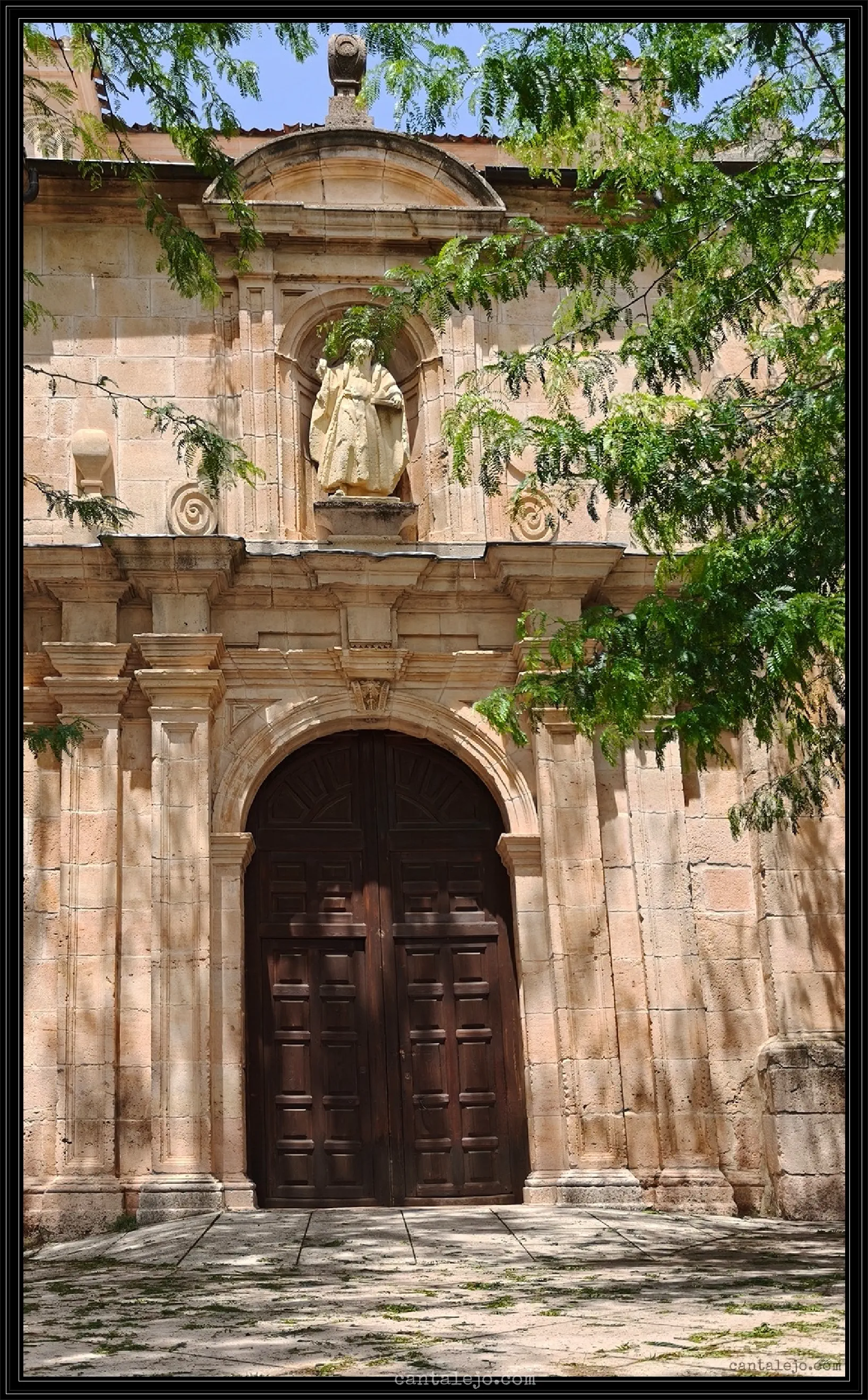 Portada De Iglesia San Andres Cantalejo